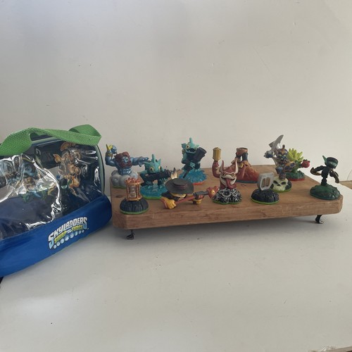 Skylanders figures bundle - figures,