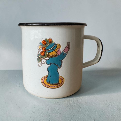 Vintage child enamel mug - child's,