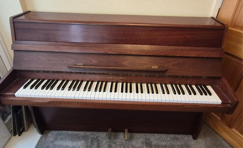 Modern upright piano - ,