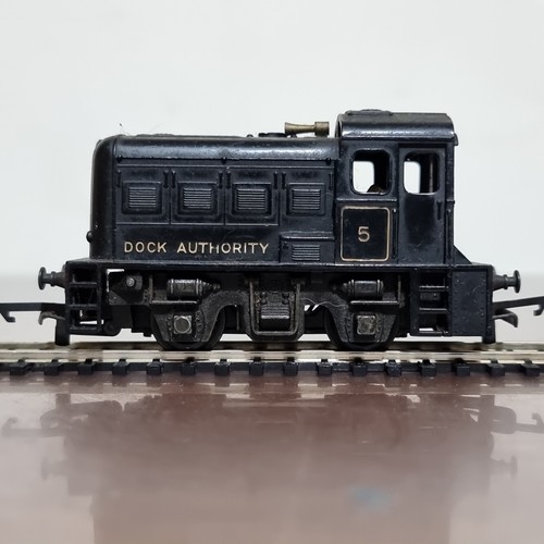 Tri ang railways r253 dock - tri-ang,