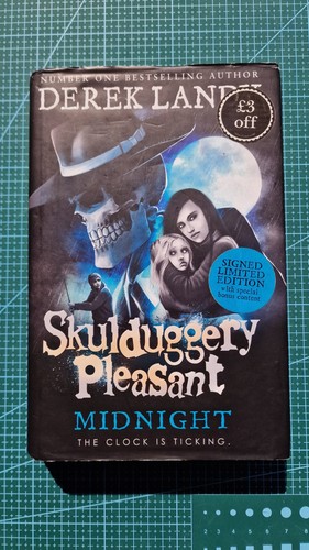 Skulduggery pleasant - pleasant,