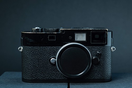 Leica black paint digital - m9-p,