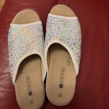 Pavers slip on sandals white