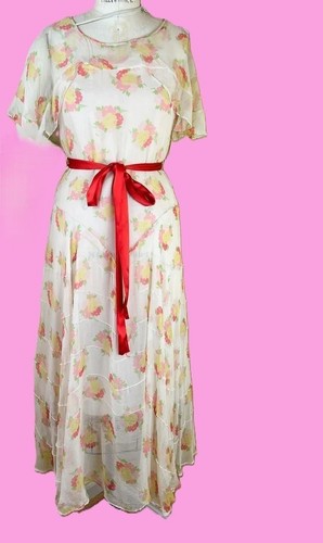 Vintage 1930s ivory floral