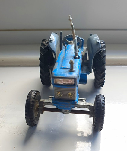 Corgi toys ford 5000 tractor - corgi,