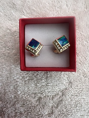 Beautiful clasped diamond - clasped, &