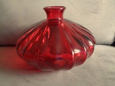 RUBY RED LINED SQUASHED GLASS DECORATIVE FLOWER VASE 6"/15cm HIGH 7"/18cm ACROSS