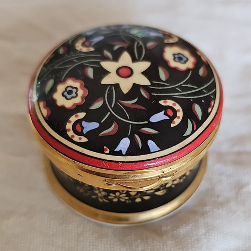 Falcon china staffordshire - falcon,