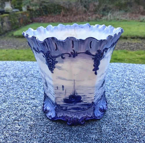 Royal crown derby - crown,