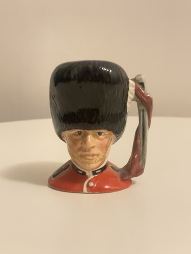 Royal doulton the guardsman - royal,