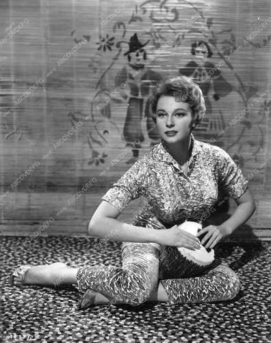 Lovely anne aubrey plays - lovely,