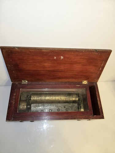 Rare antique key winding - rare,
