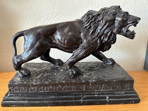Rare large bronze lion - large, figure