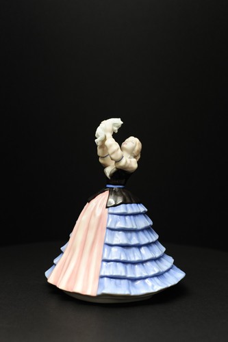 Royal doulton figurine susan - doulton,