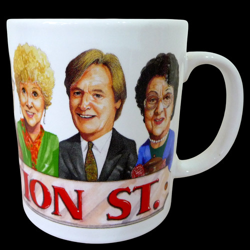 Coronation street mug 280ml - street,
