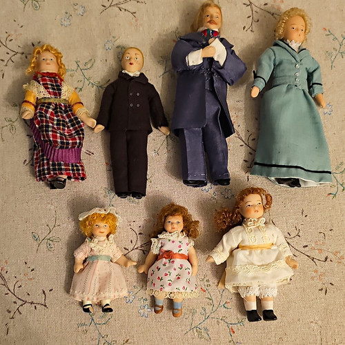 Dolls house miniature - dolls, 1:12