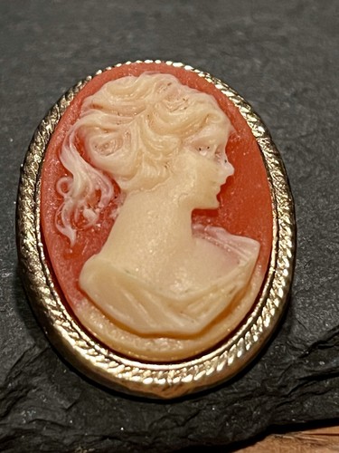 Vintage gold tone carved - , shell