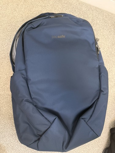 Bnwt pacsafe econyl - bnwt,