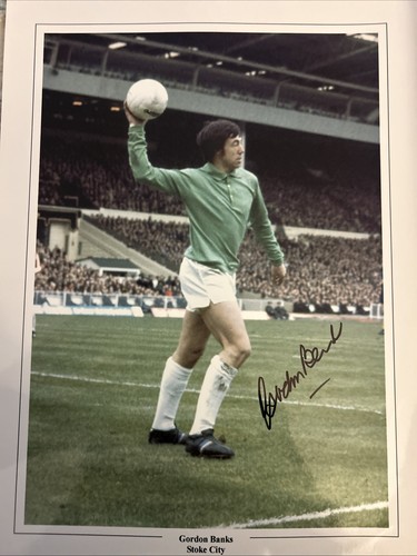 Gordon banks signed stoke - gordon,