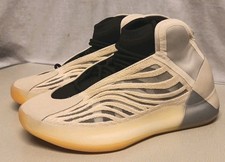 YEEZY QUANTUM PERFORMANCE