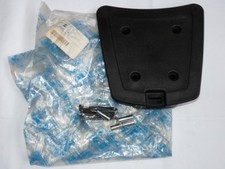 Luggage rack top case mounting