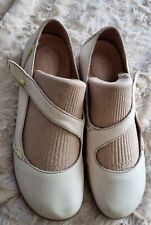 CLARKS ARTISAN FELICIA PLUM