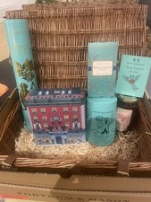 F&M Hamper Basket With 5 Items
