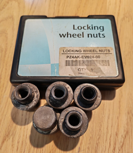 Four genuine locking - four, wheel