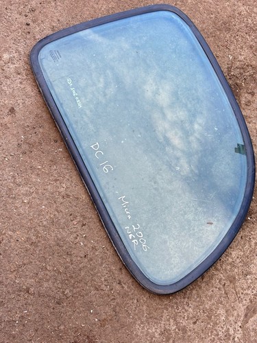 Nissan micra k11 window glass - window,