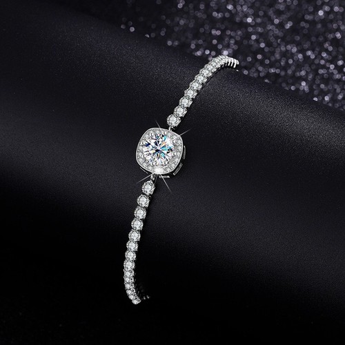 1ct round cut moissanite - cut, half