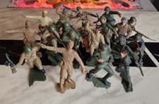 Bundle of Mixed Vintage 1963 Louis Marx & Co Soliders Figures. X