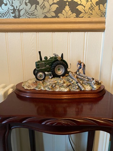 Border fine arts - ,