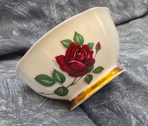 Royal standard red velvet - royal, —