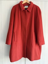 Dickins & Jones women’s