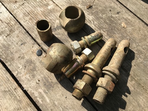 Tractor lower linkage stuff