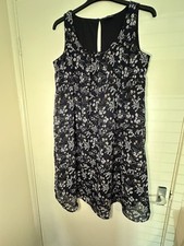 Ladies Sz 18 Navy Floral