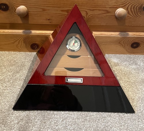 Pyramid cedar wood cigar - pyramid,