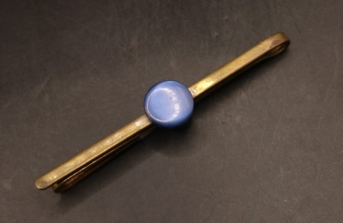 Unusual old vintage gold tone - unusual,