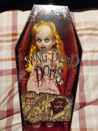 Living dead dolls - living, series