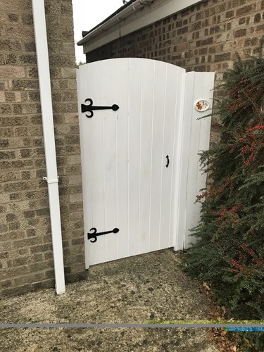Wooden side gate curve top - gate,