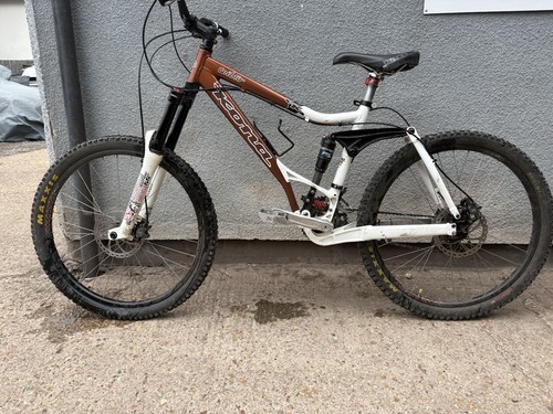 Mountain bike full - mountain,