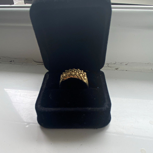 Gold 9ct row - keepers, ring