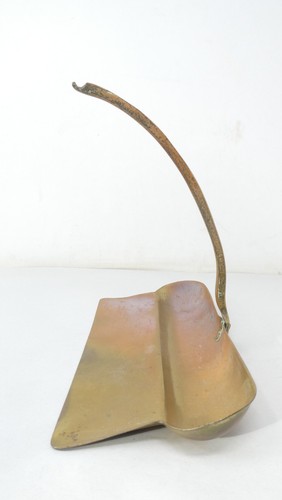 Brass crumb scoop with - with, curved