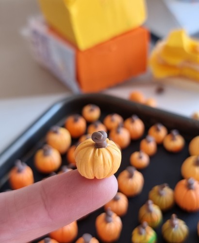 Pumpkin models miniature doll