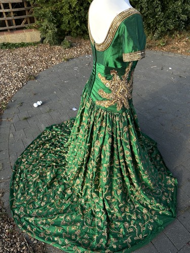 Emerald green hand embroidered - hand,
