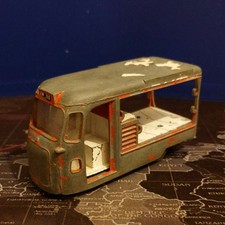 Spot On Triang Milk Float 1:42