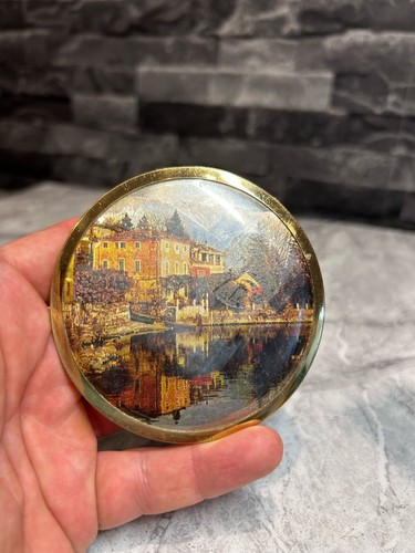Vintage powder compact - powder,