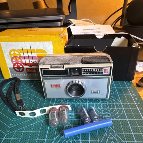 Kodak instamatic 100 vintage - kodak,