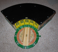 Vintage Brio Wooden Railway Grand Roundhouse Engine Shed 33456  Turntable 33276