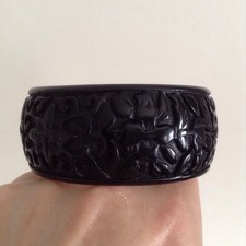 Vtg Pretty Deep Relief Carved